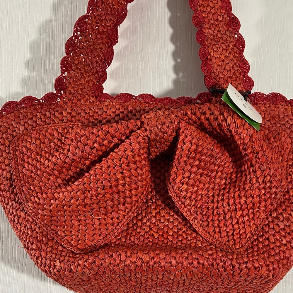 Chic Red Woven Tote Bag - Picture 2 of 11